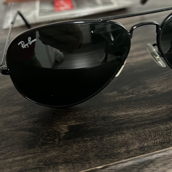 Ray Ban sunglasses with case and cloth - Picture 5 of 6